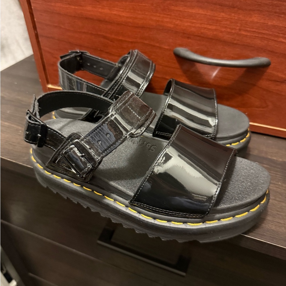 NWOT Dr. Martens Platform Sandals